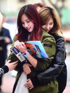 TWICE(トゥワイス)サナは社交的？優しくて天然という噂の性格を分析